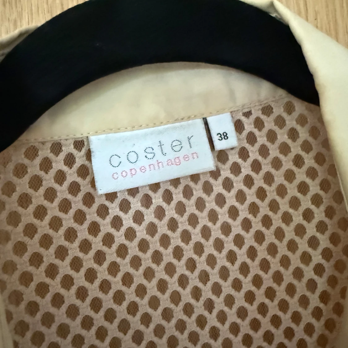 Beige nätskjorta från Coster Copenhagen  - 4