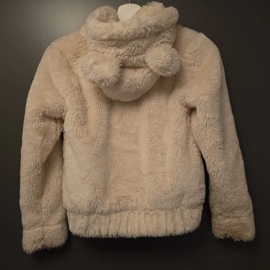 Beige teddyjacka med öron på huvan - 1