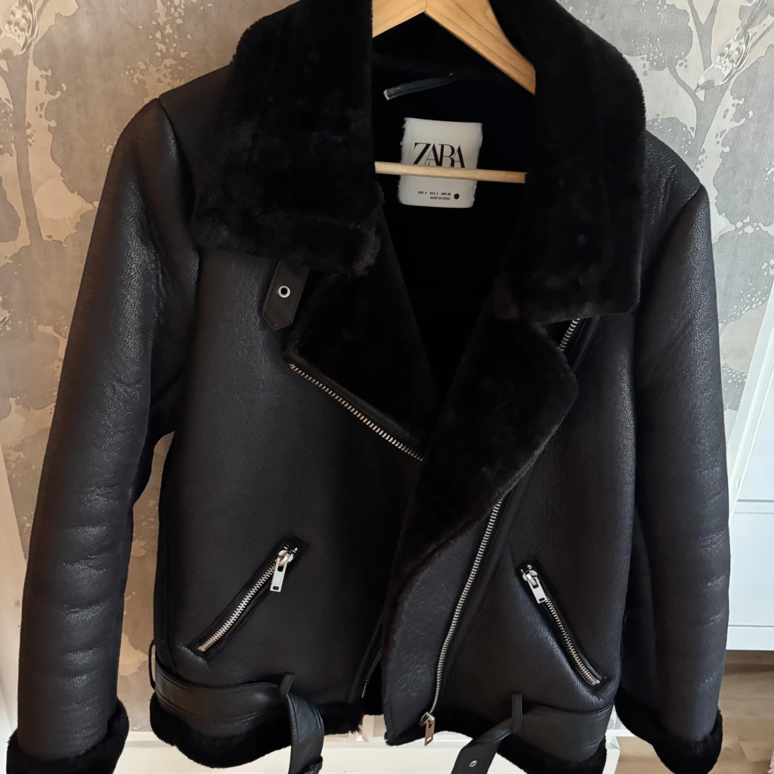 Fusk skinnjacka med pälsfoder  - 3