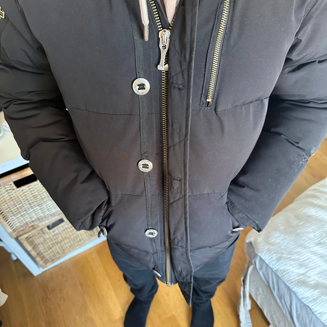 Svart dunjacka Moose Knuckles med päls - 3