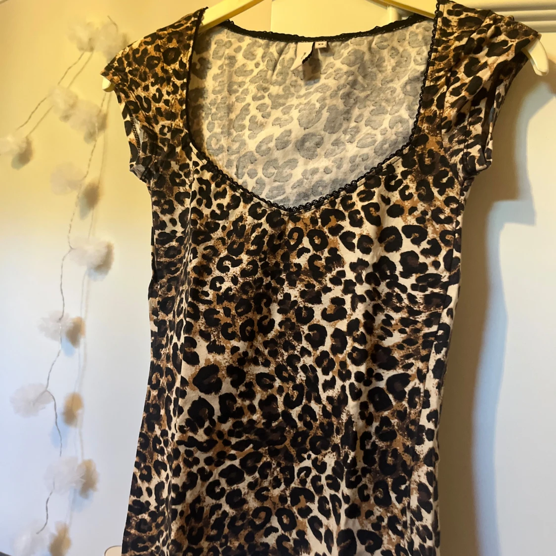 Leopardmönstrad kortklänning från Nelly - 1