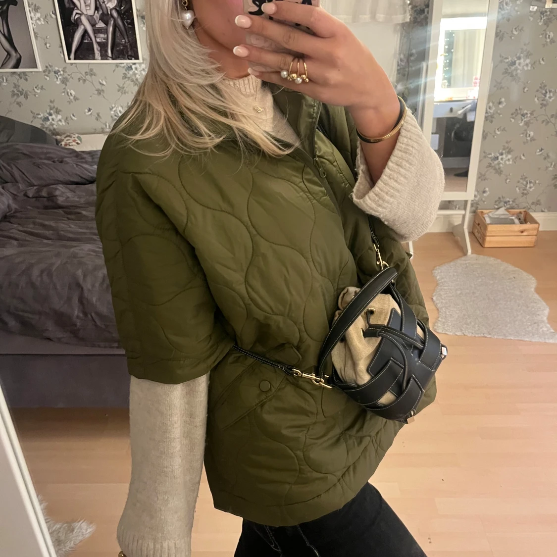 Olivgrön quiltad poncho  i storlek S - 1