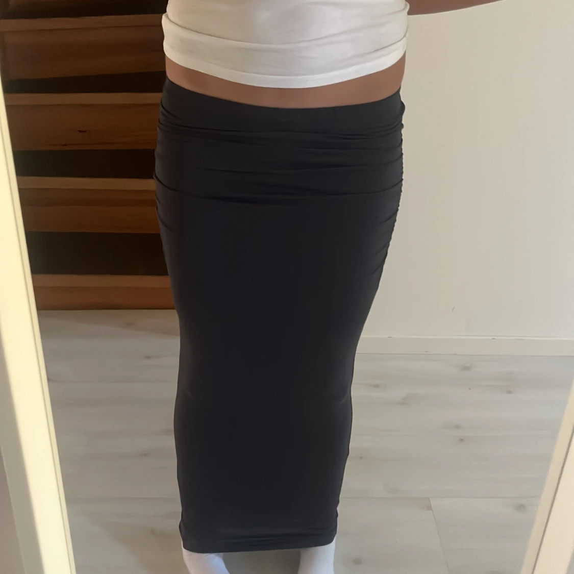 Svart långkjol från Gina Tricot XXS