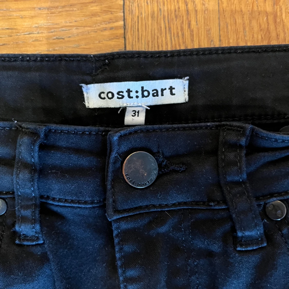 Svarta bootcut jeans från Cost:bart - 2