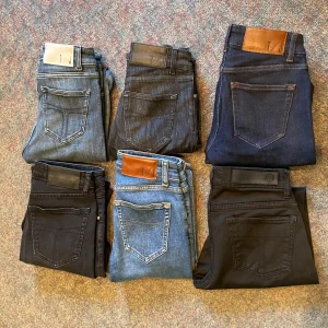 Tiger of Sweden bulk - Säljer alla dessa jeans tillsammans för ett riktigt bra pris! Storlekarna är mellan 25/30-26/32. Skicket på jeansen är mycket fint! Obs! De ljusa i mitten är sålda!