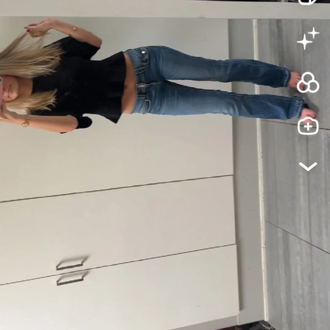 Blå bootcut jeans låg midja