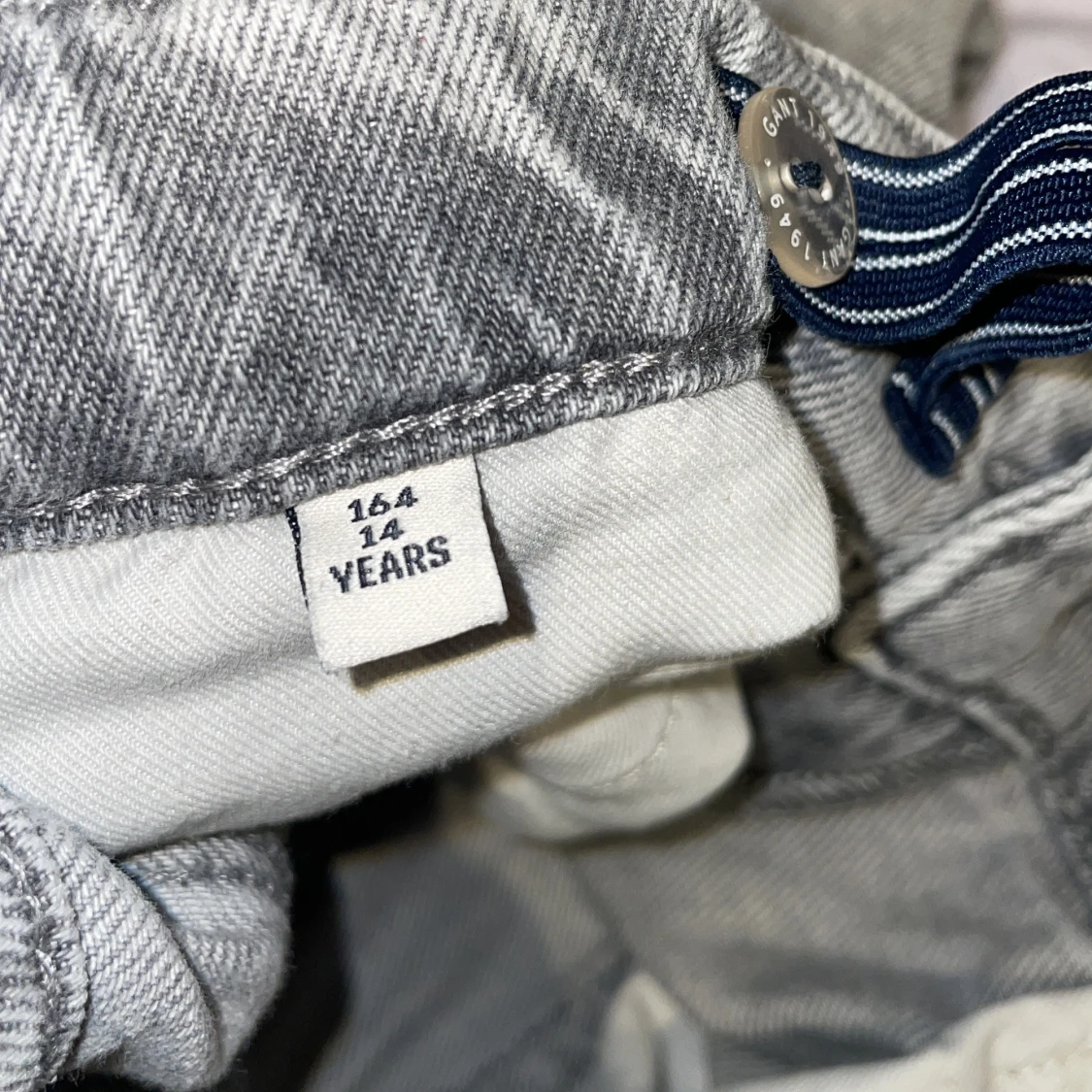 Grå jeans från GANT med raka ben - 4