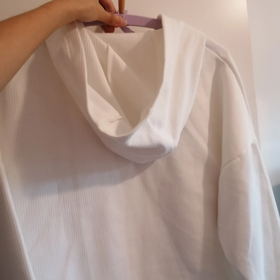 Vit hoodie med dragkedja från Crivit - 4