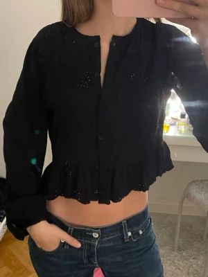 Svart blus  - Fin svart blus från Zara i st S