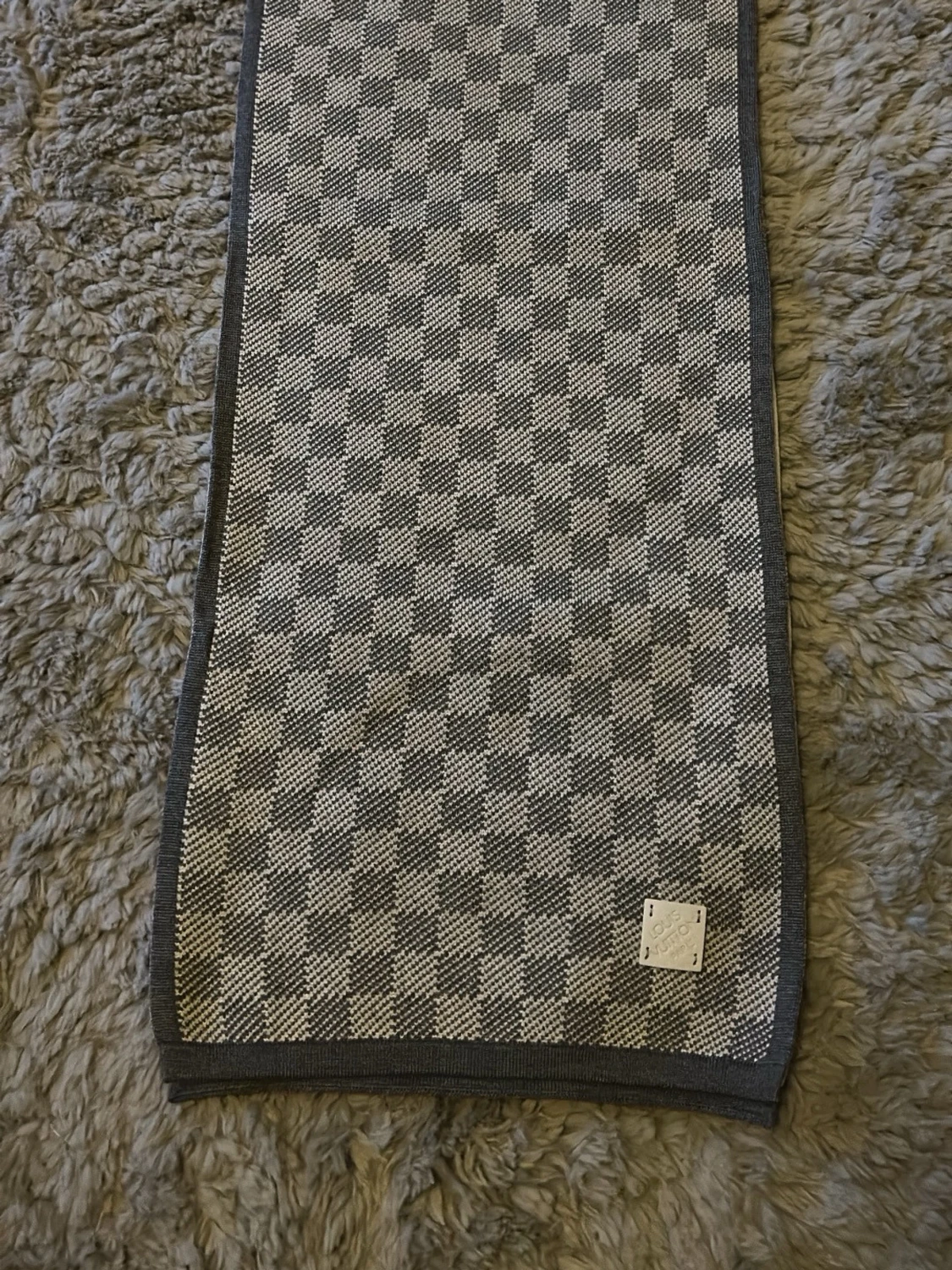 Louis vuttion halsduk  - 1