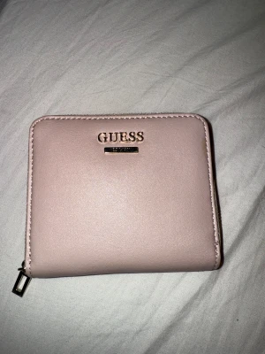 Guess plånbok - Plånbok från guess inga deffekter