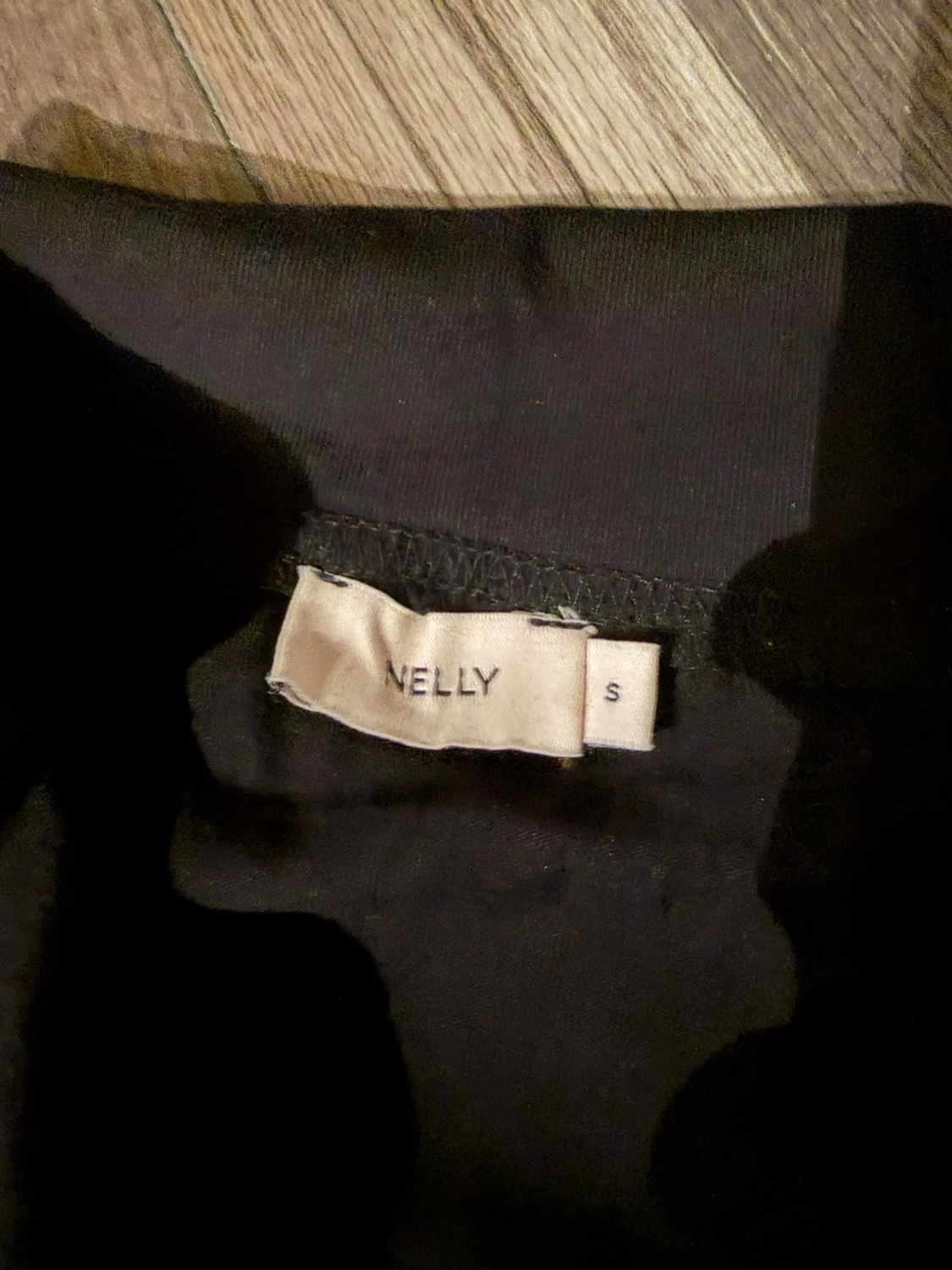 Svart långkjol från Nelly