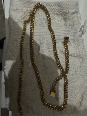 18k guld halsband och armband - 60 cm halsband och 19 cm armband helt nytt oanvänd.