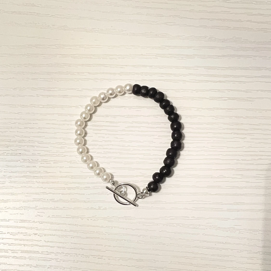 Pärlarmband - Black & White