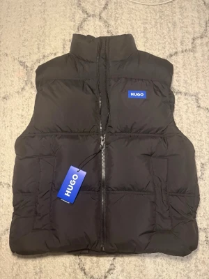 Hugo boss dunväst  - Oanvänt dunväst 