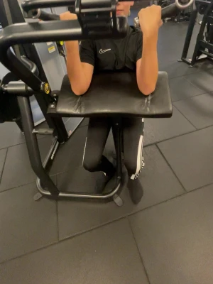 Svart cp - Säljer ett halvt cp hen är ur funktion och gillar protein och jag säljer billigt för den har en cp skada på huvudet så hen har bara en halv hjärna 