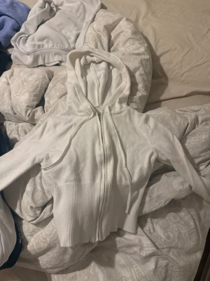 Vit magtröja  - Köpte för 500 nu 250