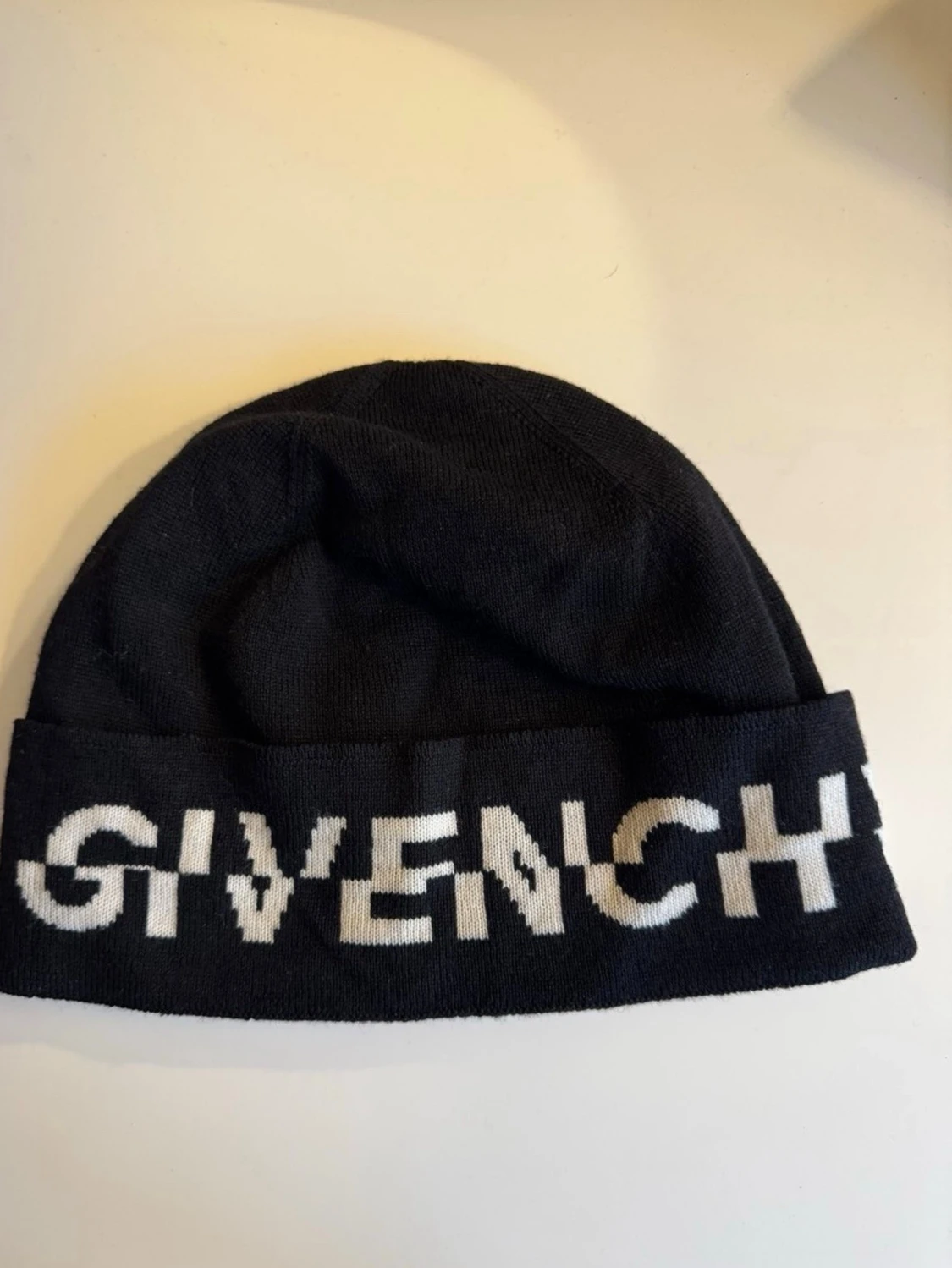  Givenchy mössa