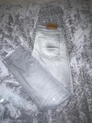 Carl label jeans  - Säljer ett par feta jeans från Carl label i storlek 32 Priser går att diskuteras