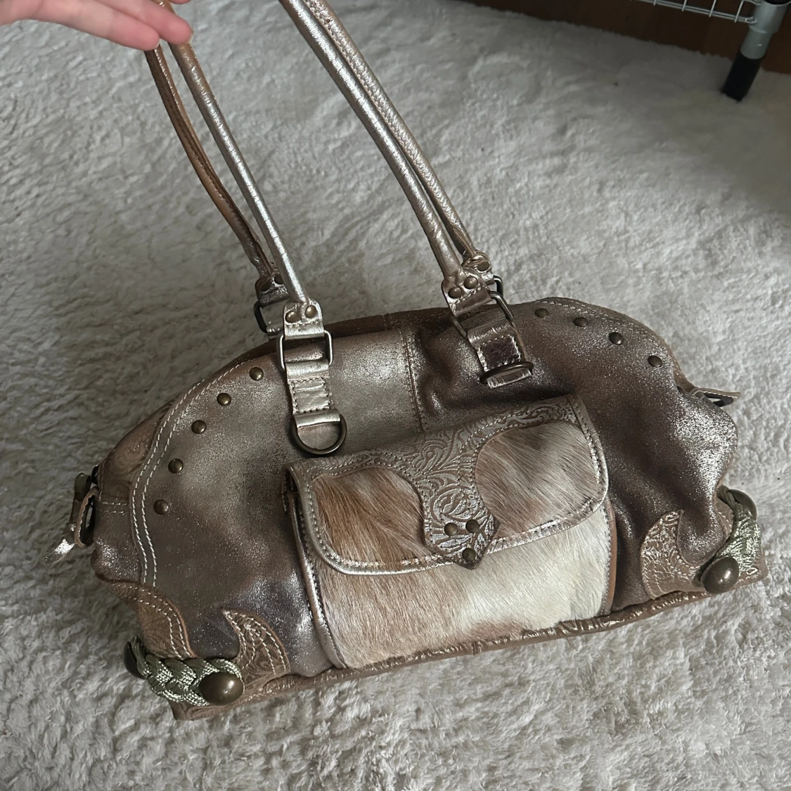 Italiensk guld handväska med cowprint detalj