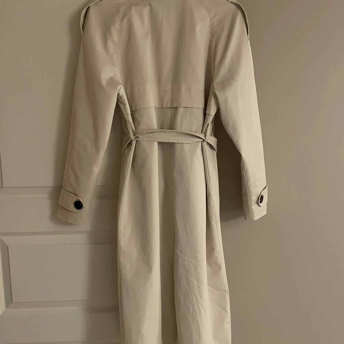 Beige trenchcoat från Pull&Bear S - 1