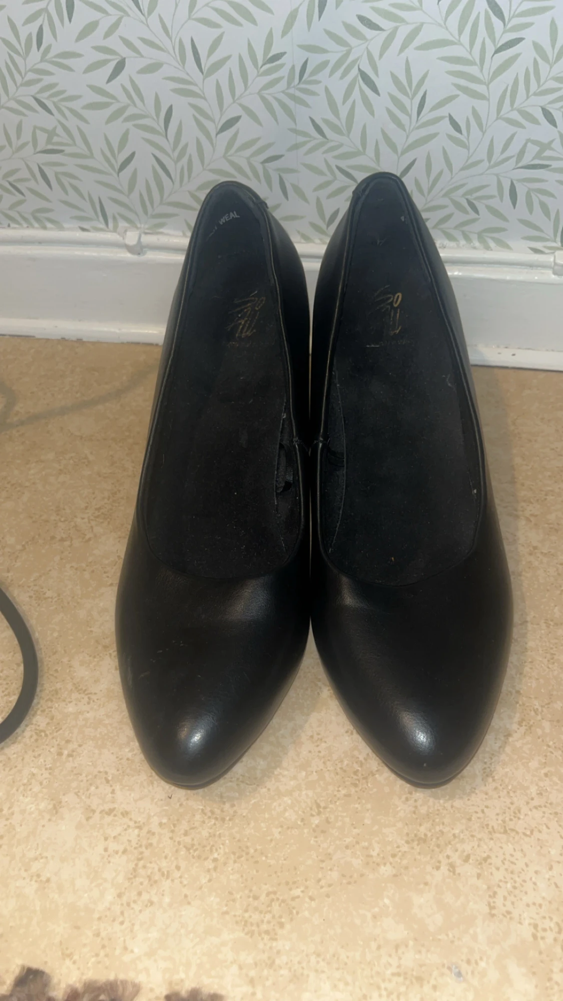 Svarta pumps med spetsig tå - 1