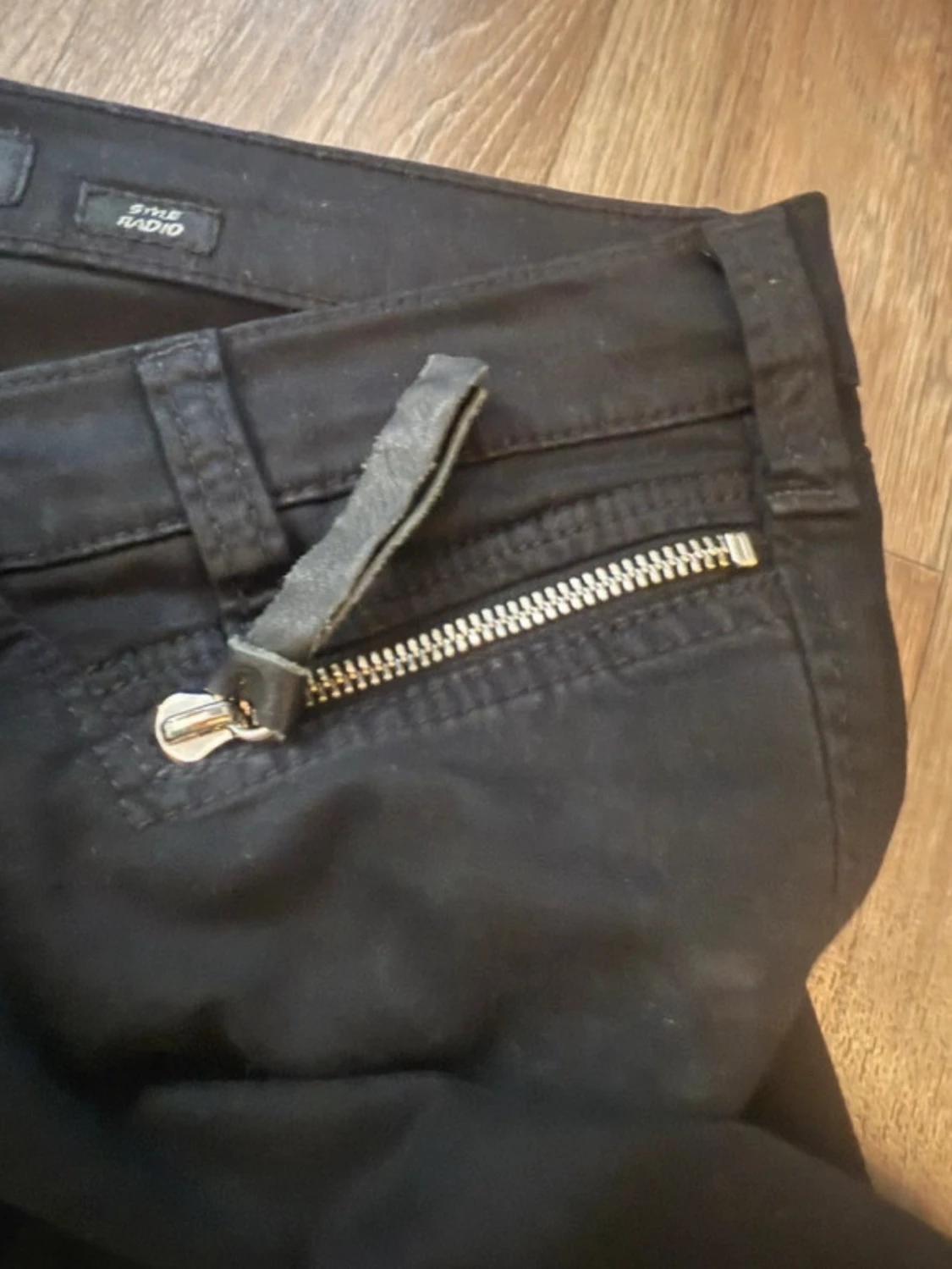 Svarta Miss Sixty jeans med kedja Str XS - 4