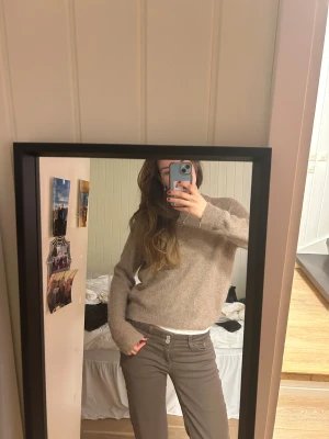 Stickad tröja Zara - Beige stickad tröja från Zara i fint skick, storlek 36☺️🫶🏼