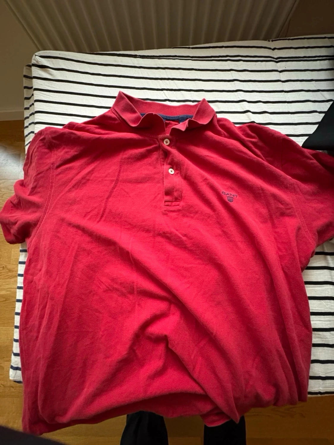 Röd pikétröja från GANT i 2XL