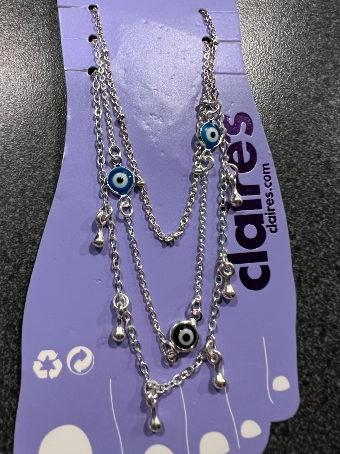 Silverigt fot armband onda ögat från Claire's - 1