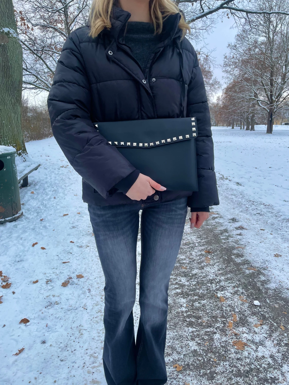 Dator fodral med silver nitar i läder imitation  - 3