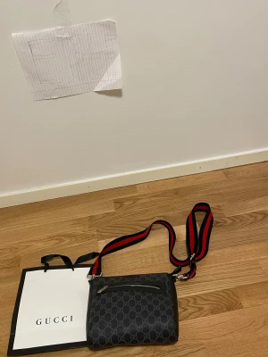 Axelväska  - Axelväska