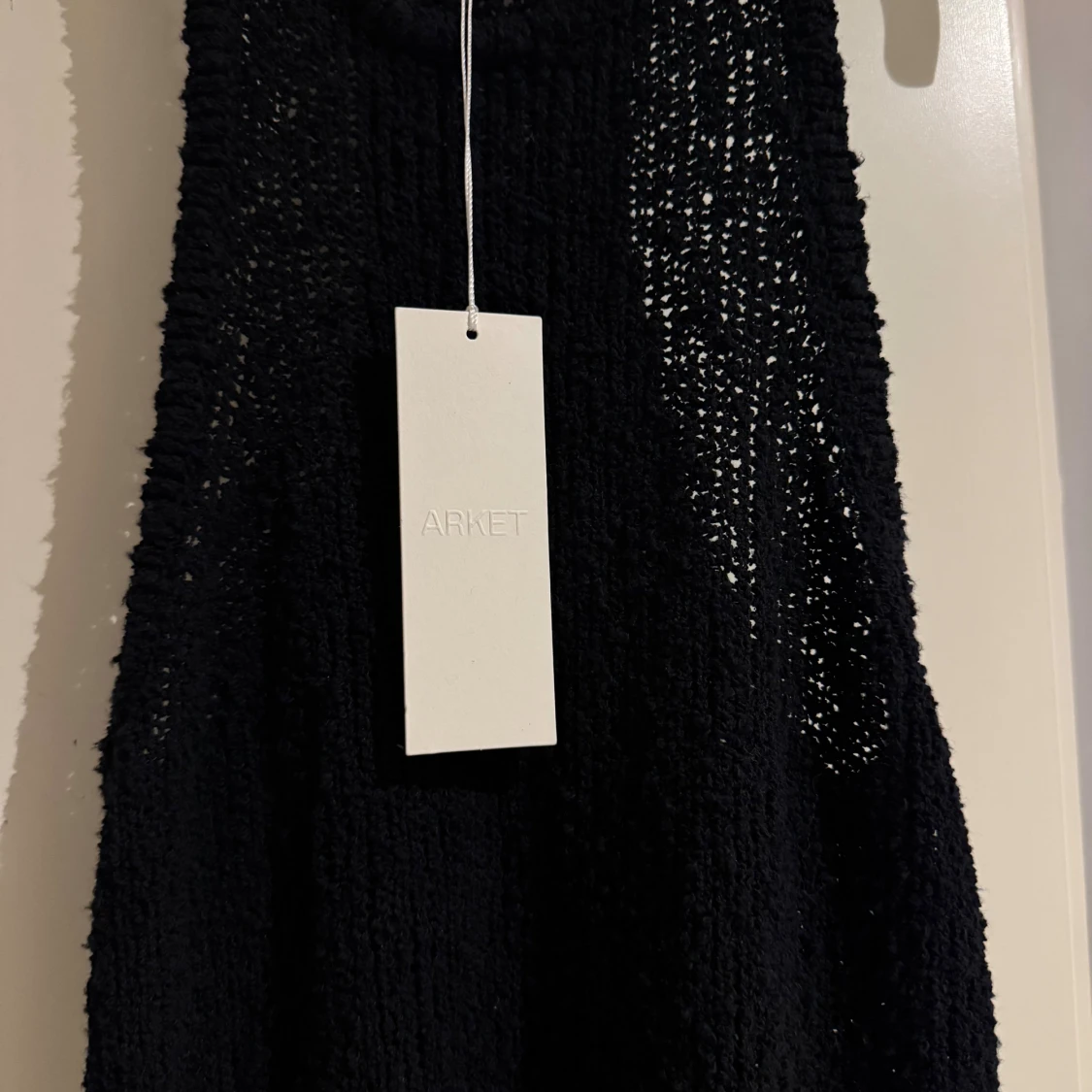 Svart långklänning från ARKET