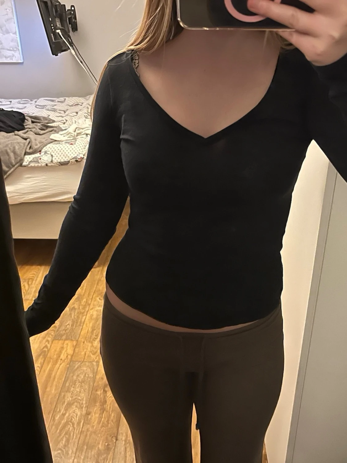 Svart långärmad v-ringad tröja - 1