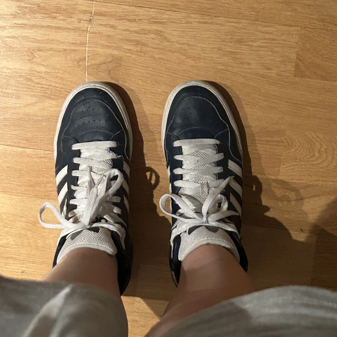 Adidas höga sneakers  - 90