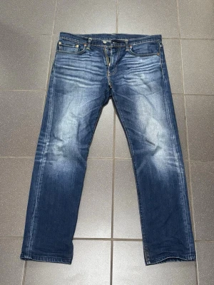 Levis Jeans - Tja, säljer ett par feta washed Levis jeans. Skick 10/10, aldrig använda. Storlek 33/32. 502 modellen. Nypris runt 2000, mitt pris 449. Hör av dig vid frågor o funderingar!