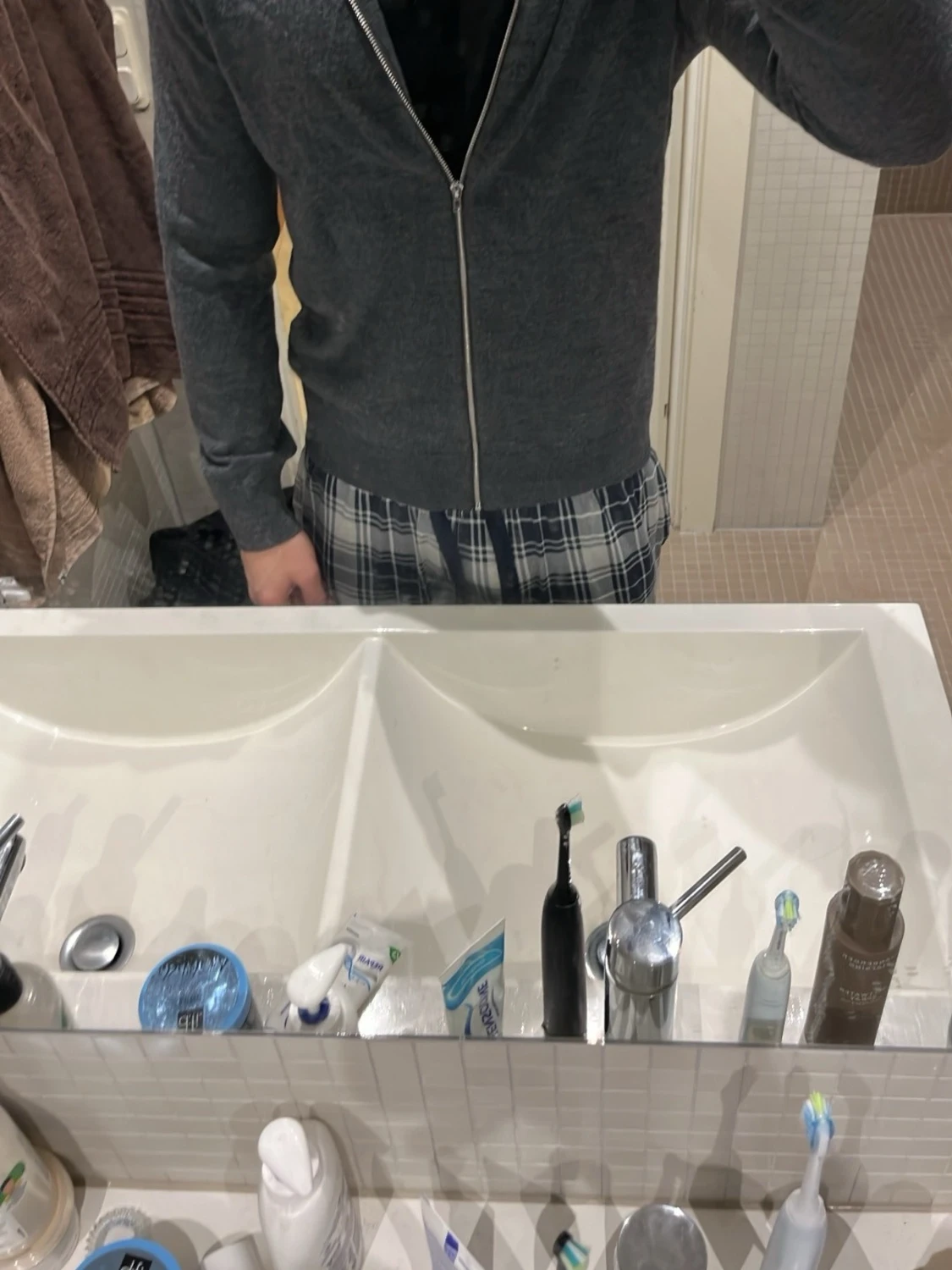 Mörkgrå kofta med dragkedja från Riley  - 2