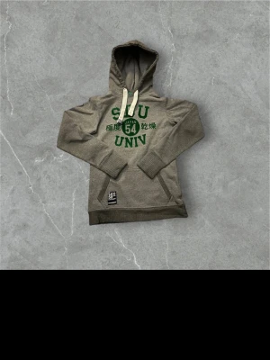 Superdry hoodie - Fet unik superdry hoodie🤩Skön och bekväm och är riktigt fet💯Storlek S. Knappt använd