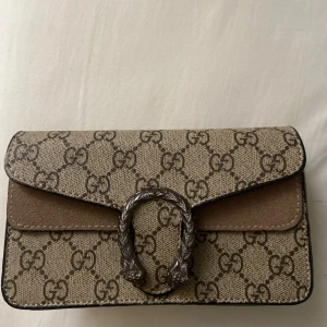 G u c c i dionysus - En söt axelremsväska i beige