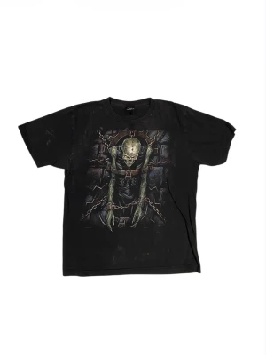 T shirt - Fet shirt med dubbelsidigt print. Kan vara dammig pga legat i garderob 