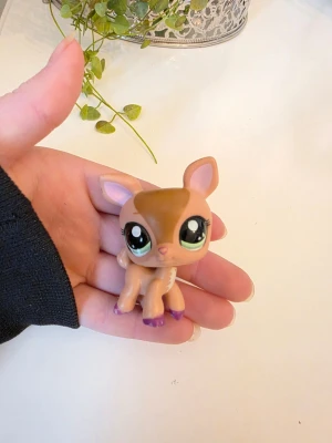 Littlest pet shop - Littlest pet shop figur, hjort, hasbro  Finns fler i min profil för bundle. Kommer lägga upp massa fler så följ för att få notis.