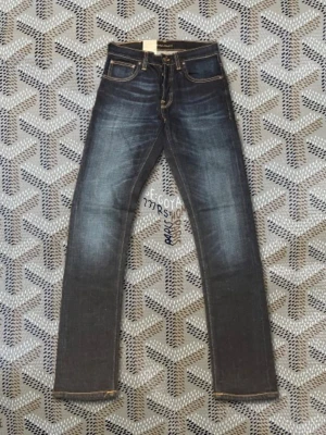 Nudie Grim tim - Tjena, Säljer nu mina nudie grim tim, storlek 29/32, riktigt feta med en nice trendig tvätt. Helt nya jeans nypris 1600kr med lappar på. Jeansen är raka. Följ mig gärna här på plick. Försöker svara och skicka så snabbt som möjligt vid köp eller fundernigar📬💸