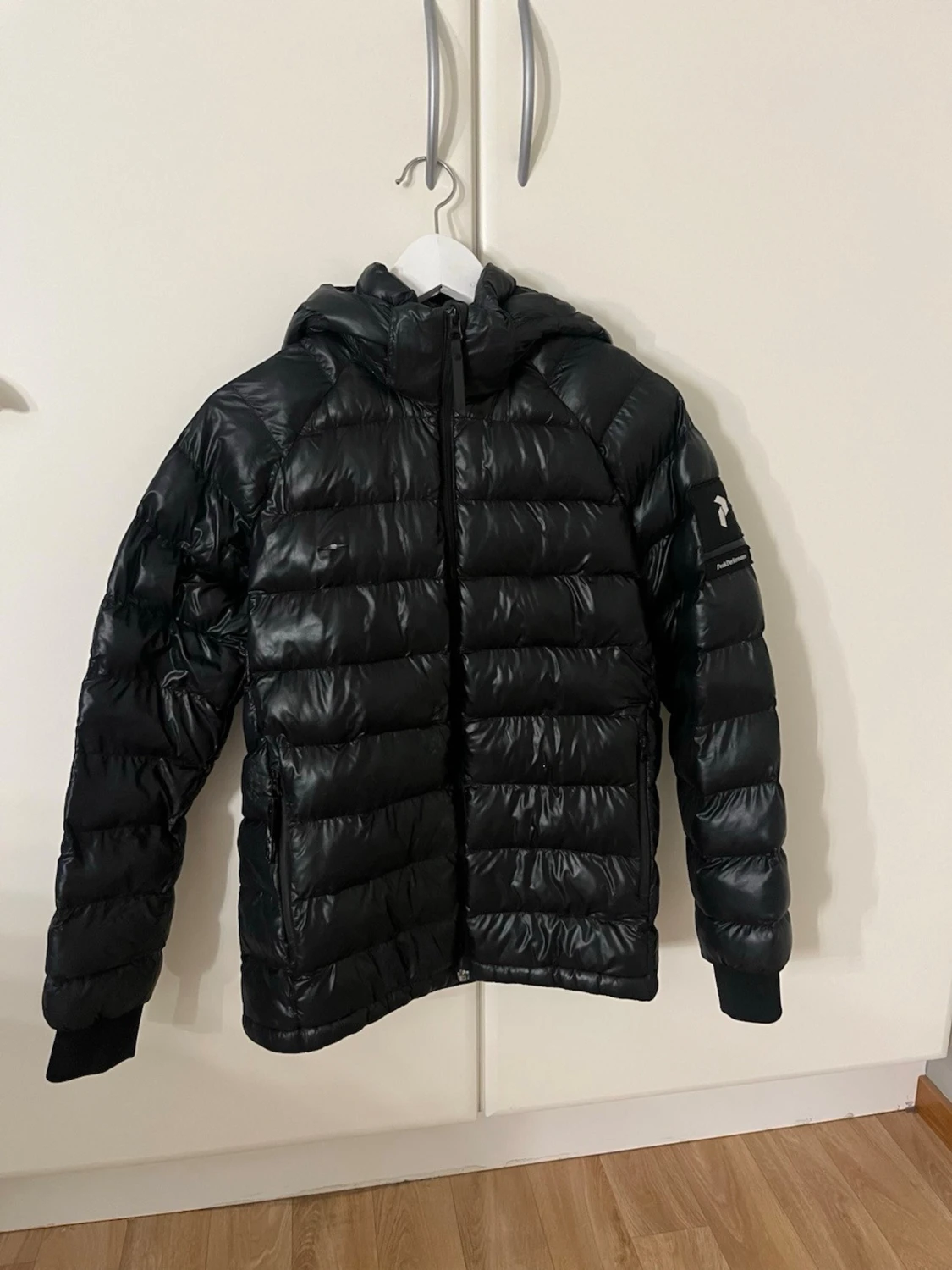 Svart peak jacka stl 170