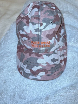 Camouflagekeps från CSBL - Säljer en snygg keps i camouflage från CSBL Cyler & Sons. Helt ny. 