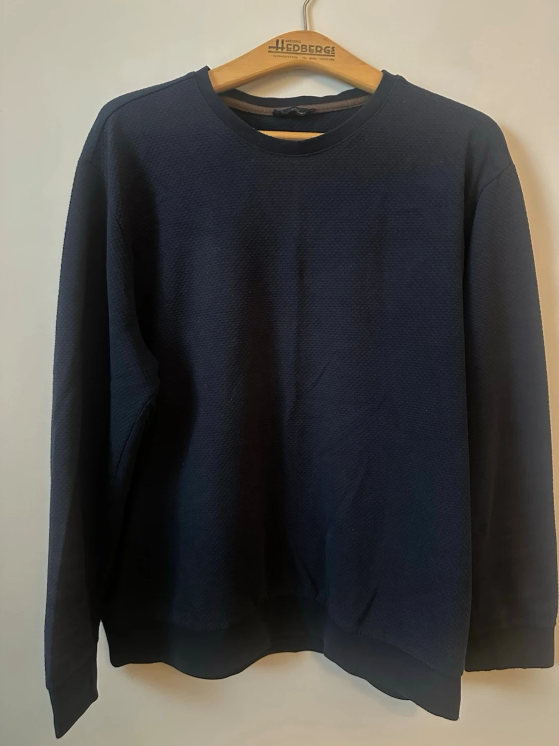 Mörkblå stickad för män