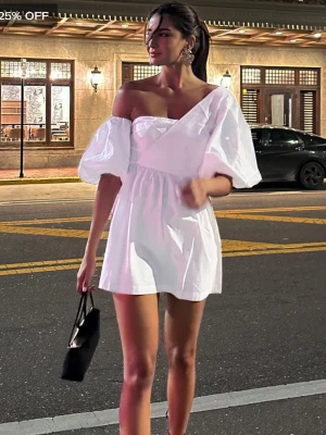 Studentklänning - Superfin studentklänning från showpo med lapparna kvar🤍