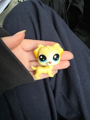 Littlest pet shop - Littlest pet shop figur, hund.  Finns fler i min profil för samfrakt. Jag har ca 200 st kvar så följ för att få notis när jag lägger upp.