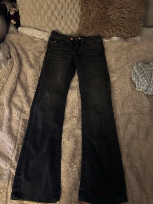 Gina Tricot  - Jeans från Gina tricot har använde 1 gång så dem är typ nya storlek 164