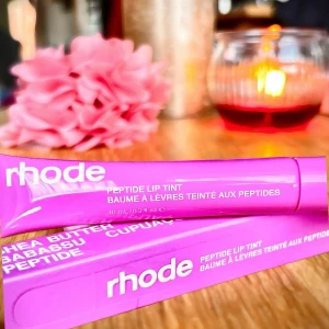 Rhode Peptide lip tint ”Shortcake”! - Rhode Peptide lip tint ”Shortcake” by Hailey Bieber. 10 ml. Ny med kartong.
