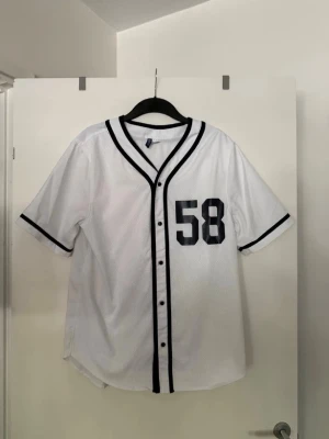 Baseball tröja  - Storlek M. Sparsamt använd. 